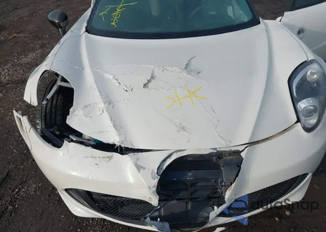 2015 Alfa Romeo 4C Launch Edition из США, поврежденный, VIN ZARBAAC43FM144806